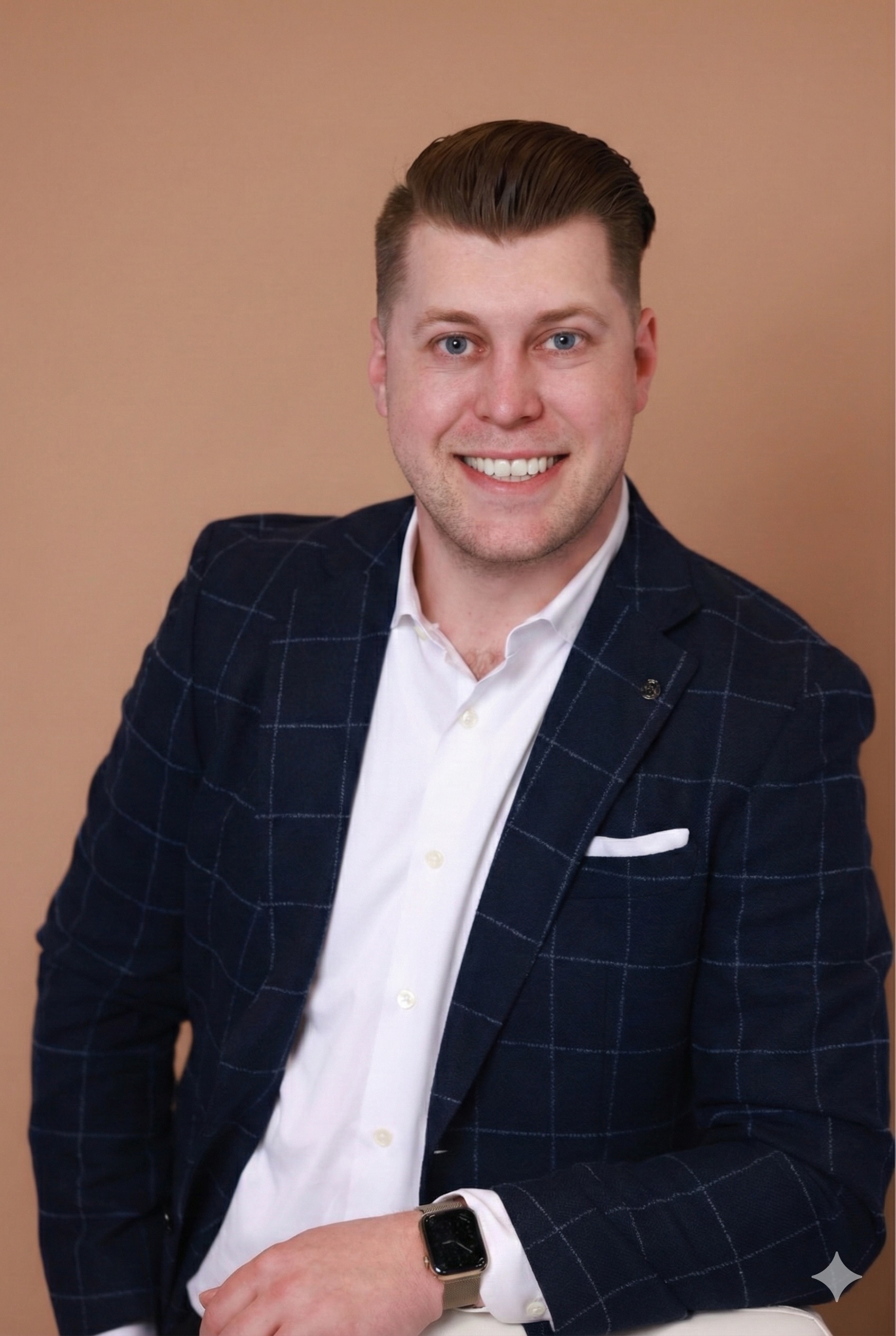Alex Glowacki, Founder and CEO of Amastra, professional headshot in business attire